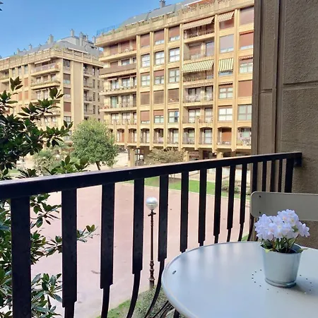 Agradable Con Parking En Gros Apartment